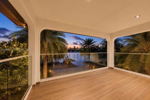 Villa ou maison à louer à Miami Beach, Floride: 4 chambres, 310.11 m2 № 2252477 - photo 8
