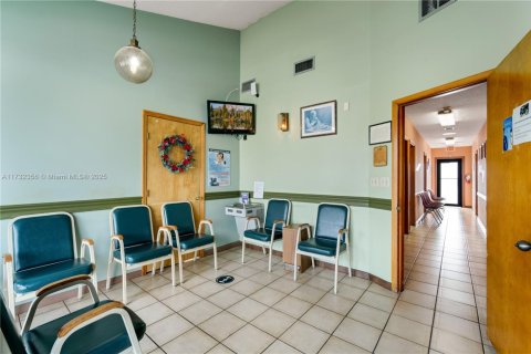 Commercial property in Miami, Florida № 1703922 - photo 3