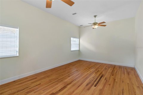 House in New Smyrna Beach, Florida 3 bedrooms, 262.91 sq.m. № 2212046 - photo 11