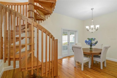 House in New Smyrna Beach, Florida 3 bedrooms, 262.91 sq.m. № 2212046 - photo 23