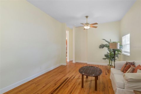 House in New Smyrna Beach, Florida 3 bedrooms, 262.91 sq.m. № 2212046 - photo 12