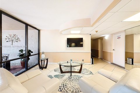 Condominio en venta en Pompano Beach, Florida, 1 dormitorio, 58.53 m2 № 2049803 - foto 22