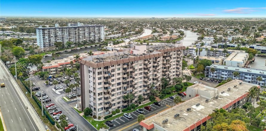 Condominio en Pompano Beach, Florida, 1 dormitorio  № 2049803