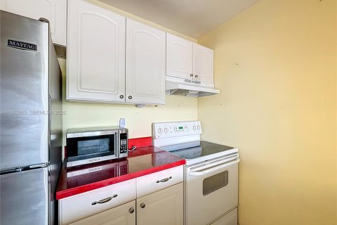 Condominio en venta en Pompano Beach, Florida, 1 dormitorio, 58.53 m2 № 2049803 - foto 11