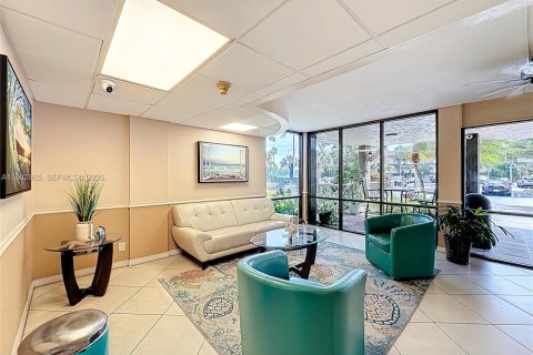 Condominio en venta en Pompano Beach, Florida, 1 dormitorio, 58.53 m2 № 2049803 - foto 4
