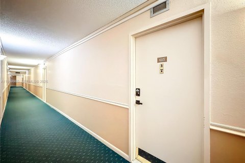 Condominio en venta en Pompano Beach, Florida, 1 dormitorio, 58.53 m2 № 2049803 - foto 5