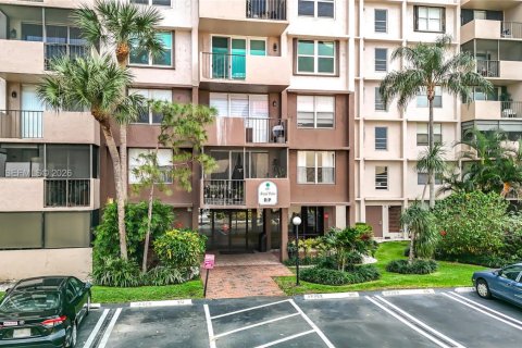 Condominio en venta en Pompano Beach, Florida, 1 dormitorio, 58.53 m2 № 2049803 - foto 17
