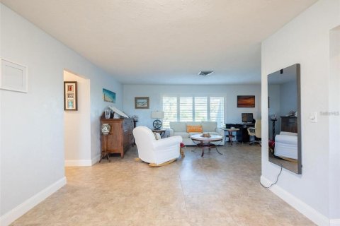 House in Venice, Florida 2 bedrooms, 157.75 sq.m. № 1723745 - photo 16