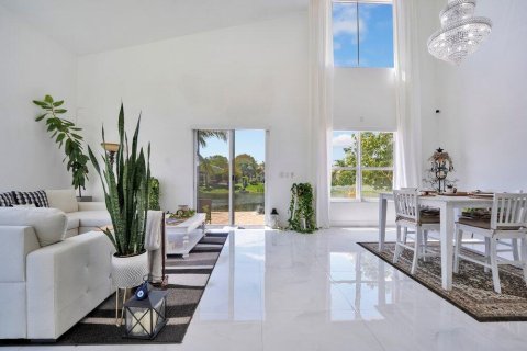Villa ou maison à vendre à Miramar, Floride: 6 chambres, 322.37 m2 № 2087456 - photo 2