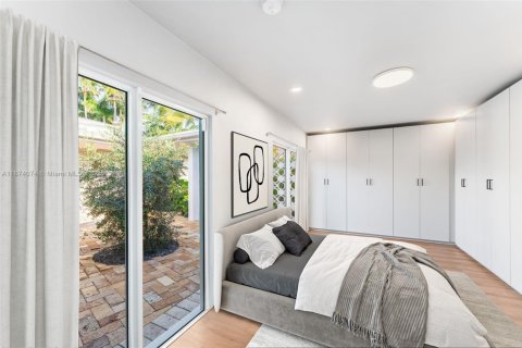 Casa en venta en Miami, Florida, 4 dormitorios, 341.04 m2 № 1933181 - foto 28
