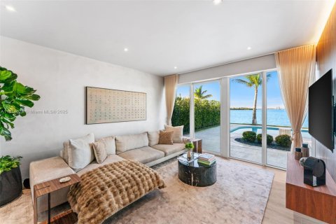 Casa en venta en Miami, Florida, 4 dormitorios, 341.04 m2 № 1933181 - foto 10