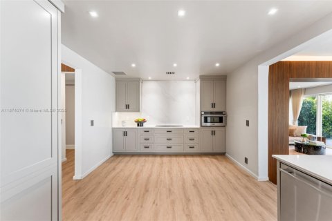 Casa en venta en Miami, Florida, 4 dormitorios, 341.04 m2 № 1933181 - foto 11