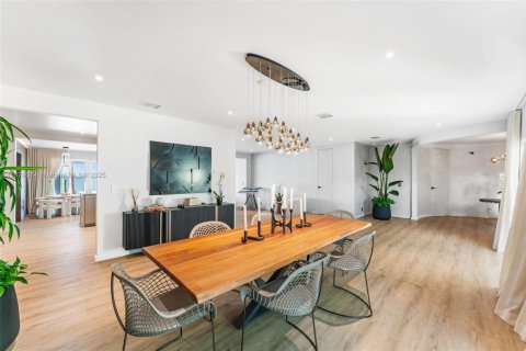 Casa en venta en Miami, Florida, 4 dormitorios, 341.04 m2 № 1933181 - foto 14