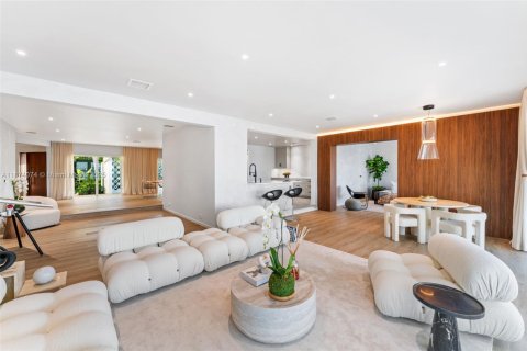 Casa en venta en Miami, Florida, 4 dormitorios, 341.04 m2 № 1933181 - foto 8