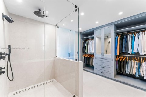 Casa en venta en Miami, Florida, 4 dormitorios, 341.04 m2 № 1933181 - foto 25