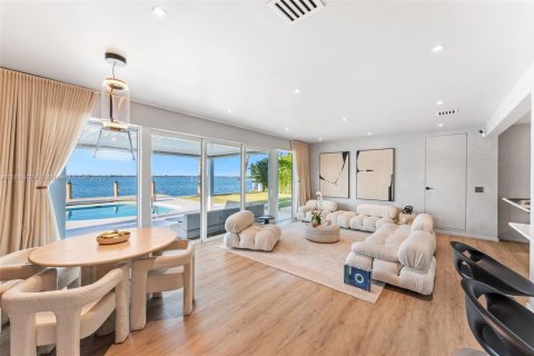 Casa en venta en Miami, Florida, 4 dormitorios, 341.04 m2 № 1933181 - foto 5