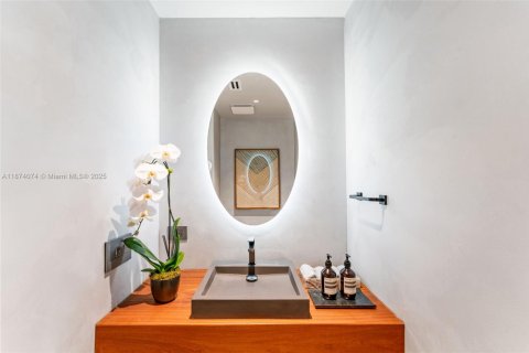 Casa en venta en Miami, Florida, 4 dormitorios, 341.04 m2 № 1933181 - foto 18