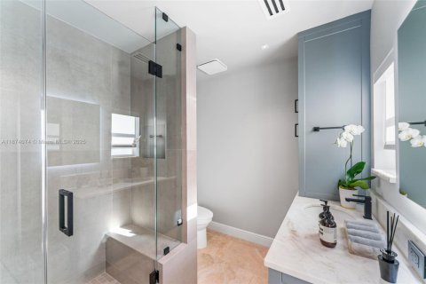 Casa en venta en Miami, Florida, 4 dormitorios, 341.04 m2 № 1933181 - foto 27
