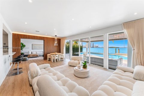 Casa en venta en Miami, Florida, 4 dormitorios, 341.04 m2 № 1933181 - foto 1