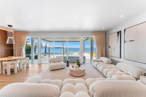 Casa en venta en Miami, Florida, 4 dormitorios, 341.04 m2 № 1933181 - foto 4