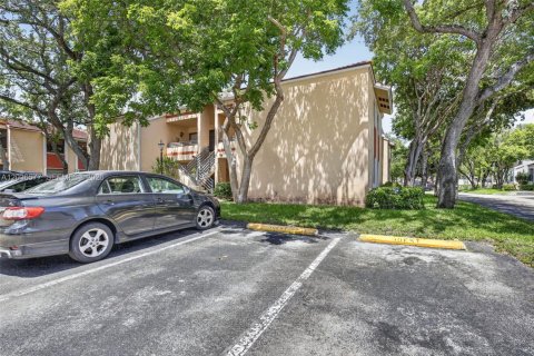 Copropriété à louer à Pembroke Pines, Floride: 2 chambres, 83.61 m2 № 2084520 - photo 9