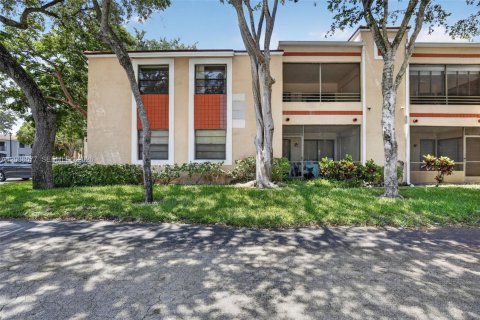 Copropriété à louer à Pembroke Pines, Floride: 2 chambres, 83.61 m2 № 2084520 - photo 10