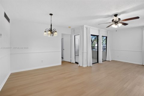 Copropriété à louer à Pembroke Pines, Floride: 2 chambres, 83.61 m2 № 2084520 - photo 4
