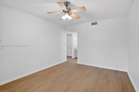 Copropriété à louer à Pembroke Pines, Floride: 2 chambres, 83.61 m2 № 2084520 - photo 25