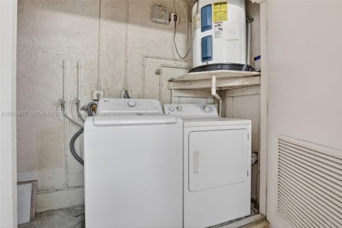 Copropriété à louer à Pembroke Pines, Floride: 2 chambres, 83.61 m2 № 2084520 - photo 8