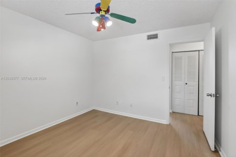 Copropriété à louer à Pembroke Pines, Floride: 2 chambres, 83.61 m2 № 2084520 - photo 14