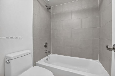 Copropriété à louer à Pembroke Pines, Floride: 2 chambres, 83.61 m2 № 2084520 - photo 15