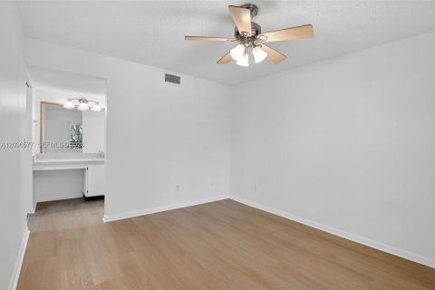 Copropriété à louer à Pembroke Pines, Floride: 2 chambres, 83.61 m2 № 2084520 - photo 23