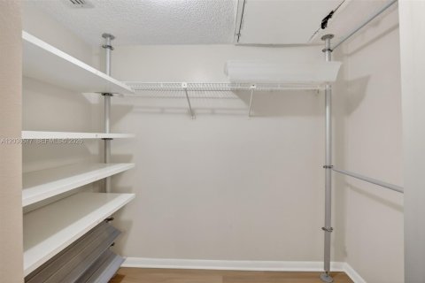 Copropriété à louer à Pembroke Pines, Floride: 2 chambres, 83.61 m2 № 2084520 - photo 26