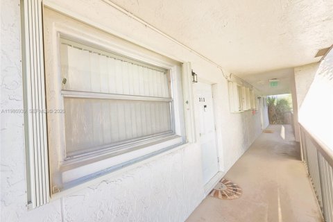 Condominio en venta en Plantation, Florida, 1 dormitorio, 83.61 m2 № 2046526 - foto 2