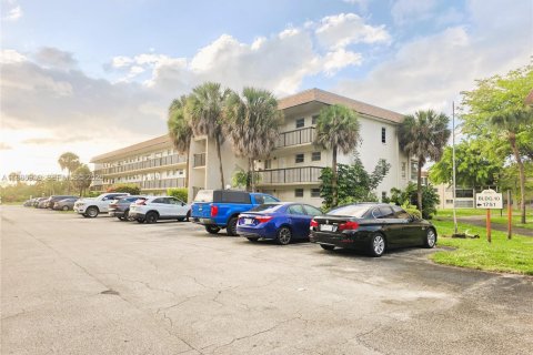 Condominio en Plantation, Florida, 1 dormitorio  № 2046526