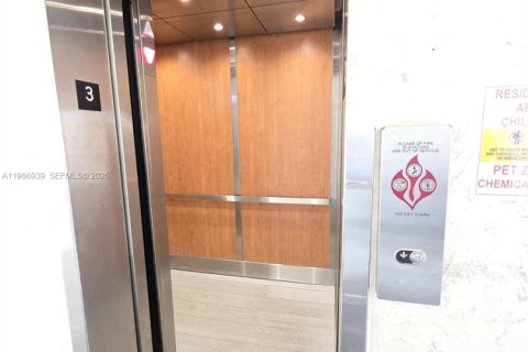 Condominio en venta en Plantation, Florida, 1 dormitorio, 83.61 m2 № 2046526 - foto 3