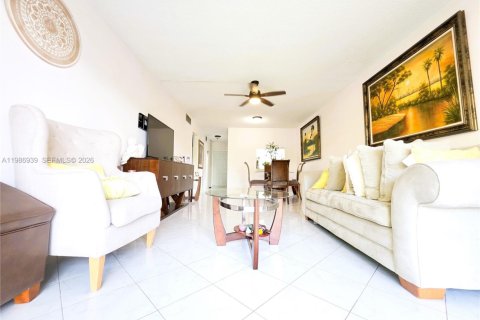 Condominio en venta en Plantation, Florida, 1 dormitorio, 83.61 m2 № 2046526 - foto 6