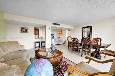 Купить кондоминиум в Лодерхилл, Флорида 3 спальни, 141.77м2, № 1965043 - фото 8