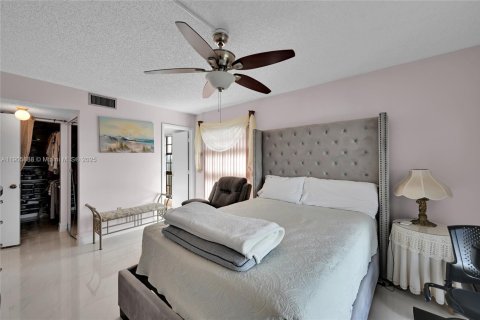 Купить кондоминиум в Лодерхилл, Флорида 3 спальни, 141.77м2, № 1965043 - фото 16