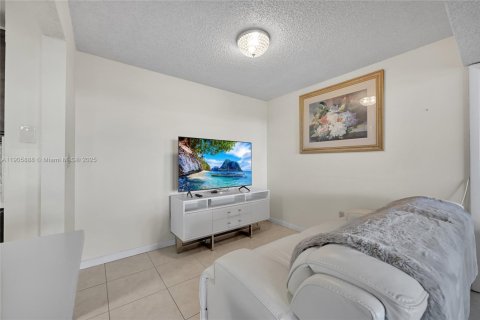 Купить кондоминиум в Лодерхилл, Флорида 3 спальни, 141.77м2, № 1965043 - фото 6