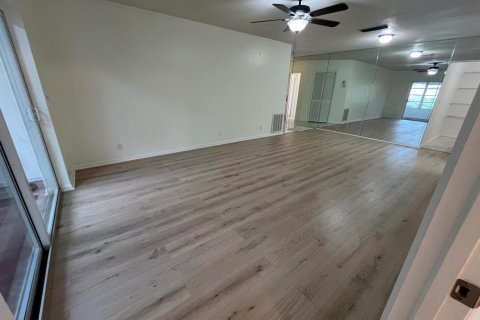 Condo in Boynton Beach, Florida, 2 bedrooms № 2195043 - photo 17