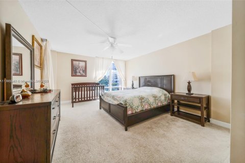 Copropriété à louer à Hollywood, Floride: 2 chambres, 113.15 m2 № 1960010 - photo 10