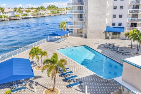 Copropriété à louer à Hollywood, Floride: 2 chambres, 113.15 m2 № 1960010 - photo 16