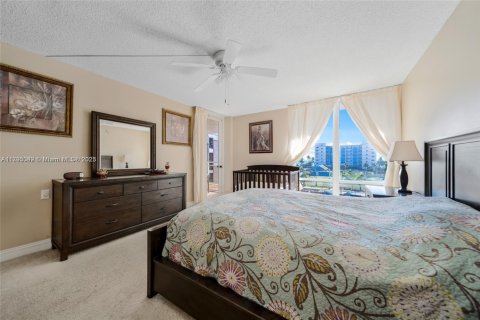 Copropriété à louer à Hollywood, Floride: 2 chambres, 113.15 m2 № 1960010 - photo 11
