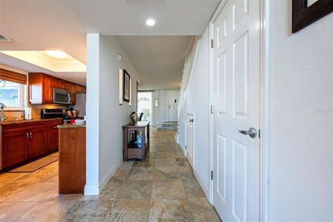 Condo in Tierra Verde, Florida, 2 bedrooms № 2167345 - photo 24