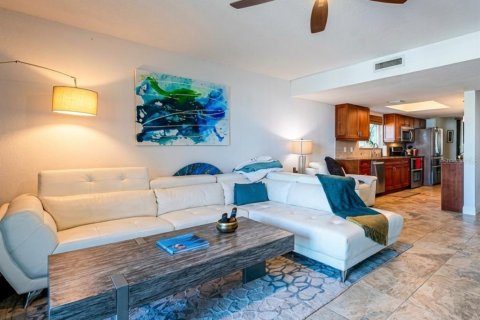 Condo in Tierra Verde, Florida, 2 bedrooms № 2167345 - photo 19