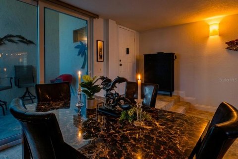 Condo in Tierra Verde, Florida, 2 bedrooms № 2167345 - photo 10