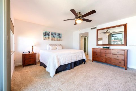 Condo in Tierra Verde, Florida, 2 bedrooms № 2167345 - photo 30