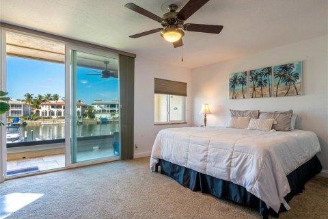 Condo in Tierra Verde, Florida, 2 bedrooms № 2167345 - photo 28