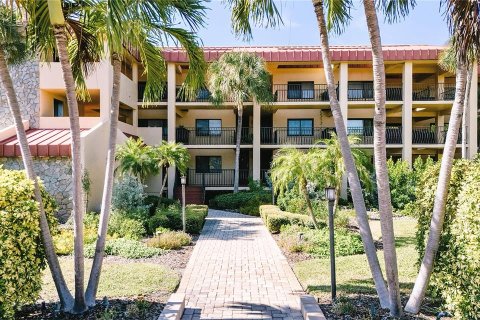 Condo in Tierra Verde, Florida, 2 bedrooms № 2167345 - photo 6